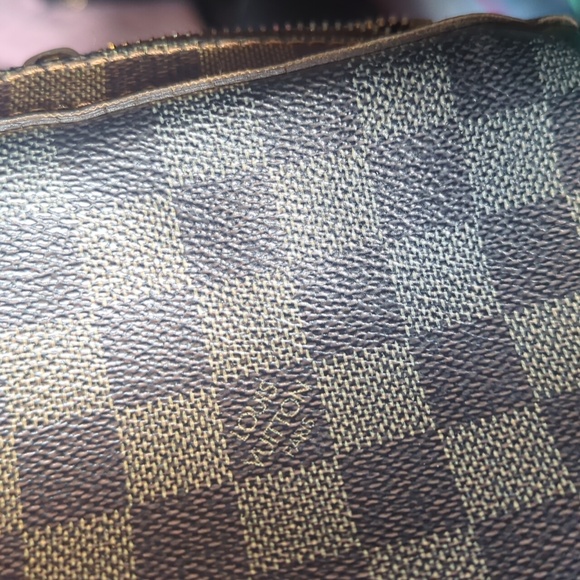 Louie Vuitton bumbag...zipper does need replaced - Picture 13 of 15